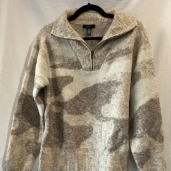 Aqua Bloomingdale’s Camo Print Tan Quarter Zip Sweater Medium NWT - Picture 1 of 5